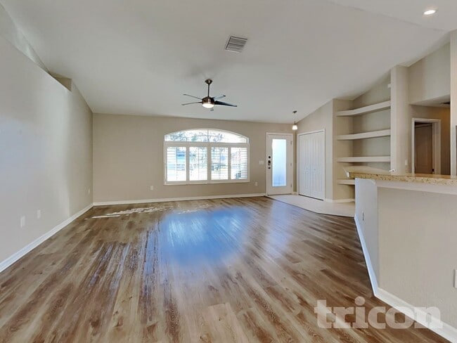 Photo - 2099 Godfrey Ave