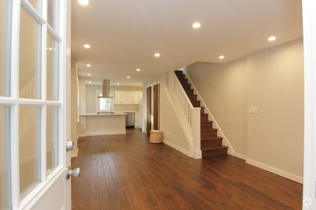 Building Photo - 136 Walnut Ave Rental