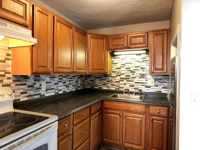 Photo - 74 Hamlet Ave Unit 1F