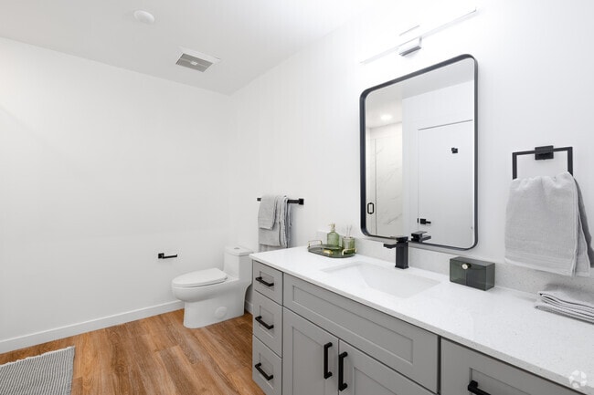 Studio - 430SF - Bathroom