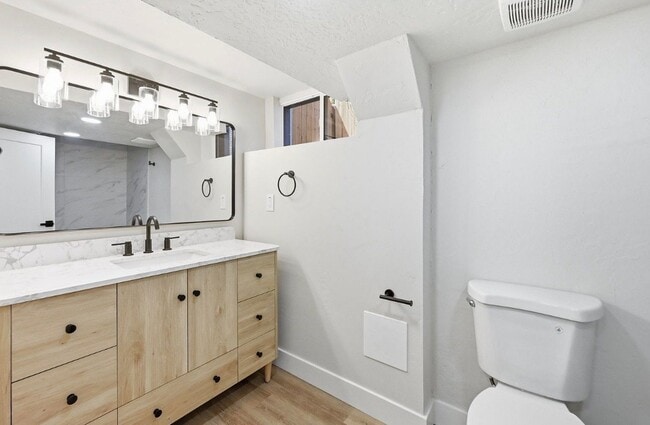 Photo - 313 E 800 S