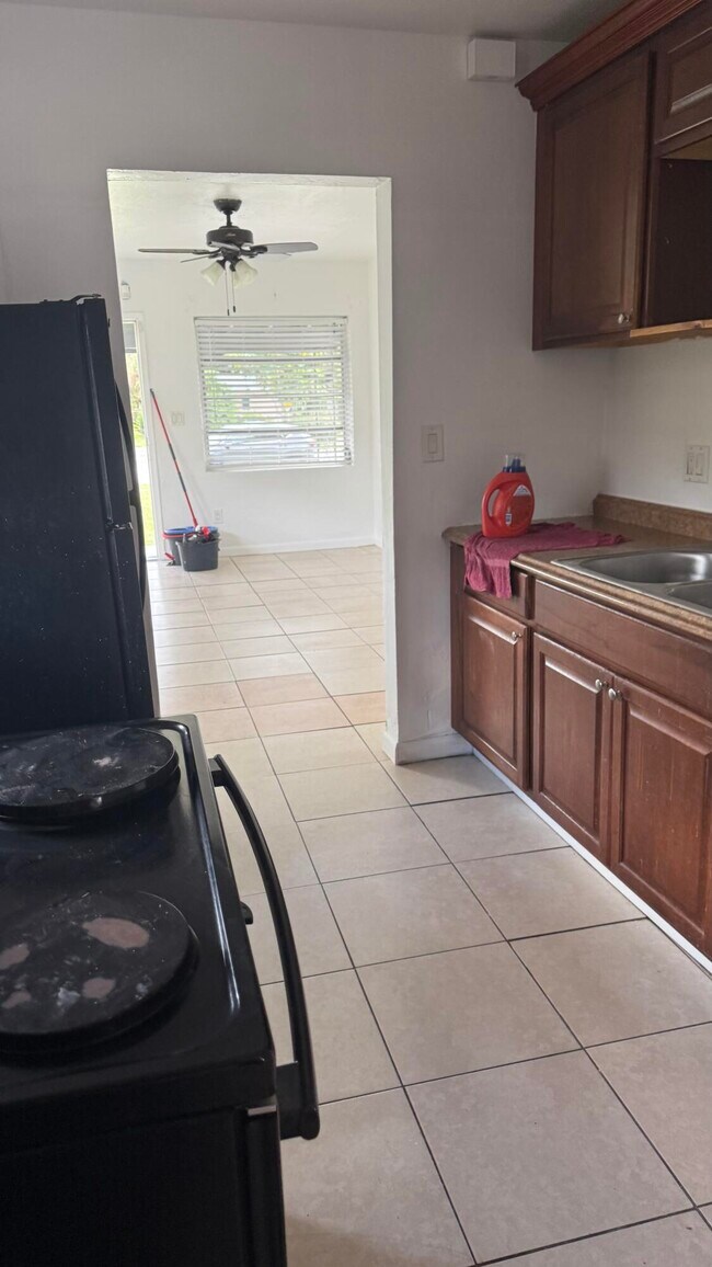 Photo - 212 NW 8th Ave