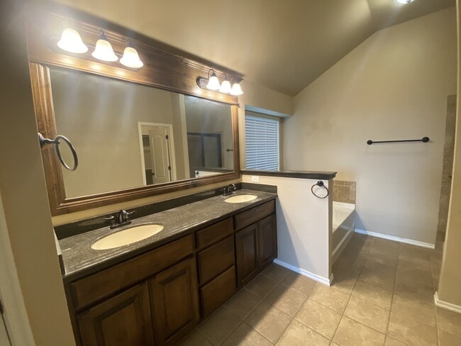 Photo - 3817 Kings Canyon Rd