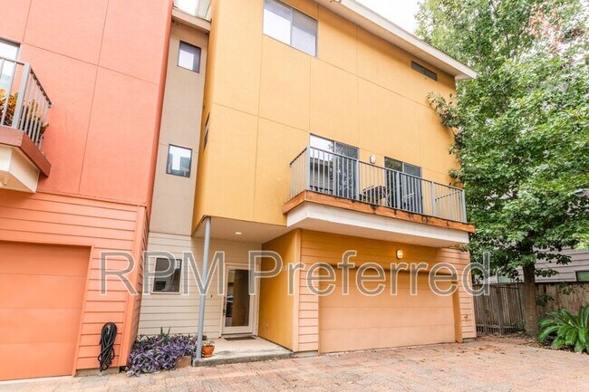 Photo - 4104 Spencer St