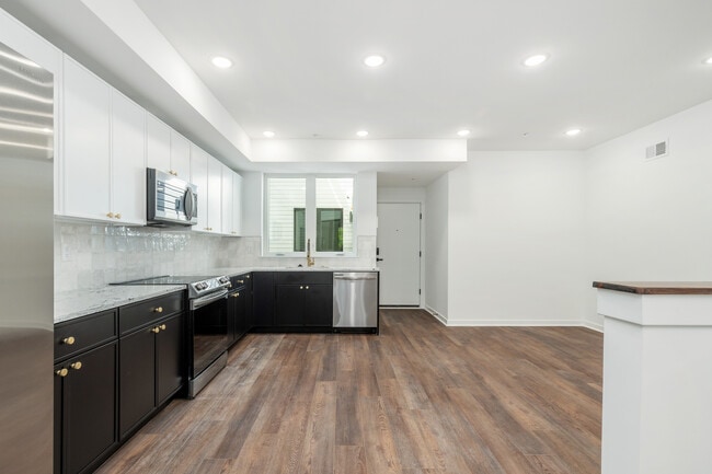 Photo - 608 S American St Unit 1