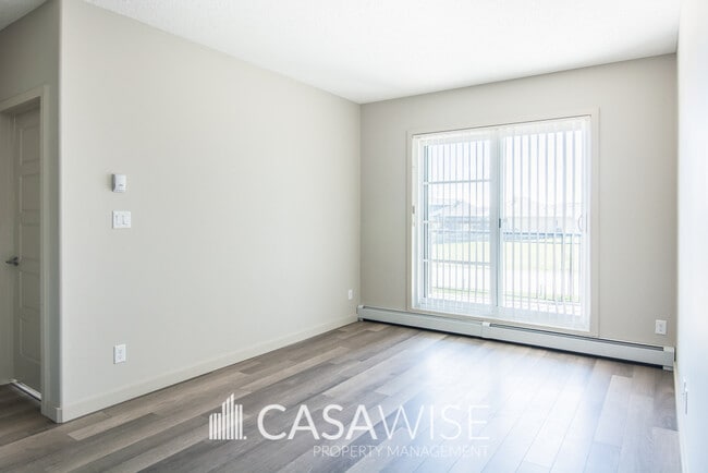 Photo - 1144-1144 Adamson Dr SW