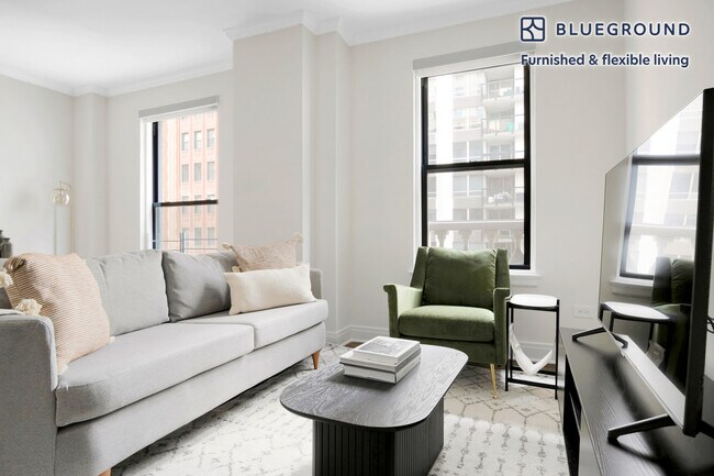 Building Photo - 200 E Chestnut St Rental