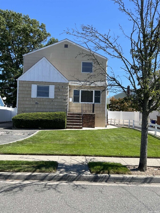 76 3rd Ave Townhome Townhome Rental in East Rockaway NY