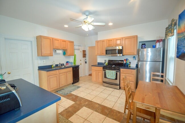 Photo - 201 Hillside St