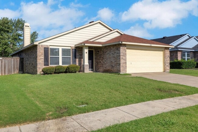 Building Photo - 2708 Bur Oak Dr Rental