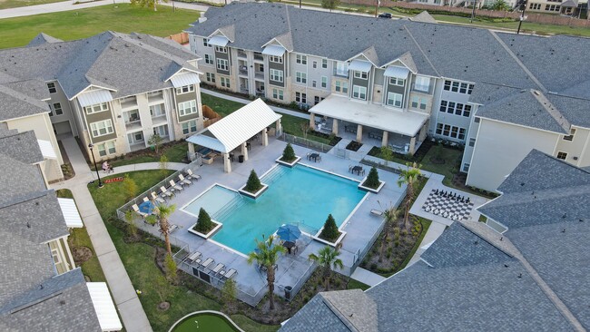 Photo - Huntington at Richmond