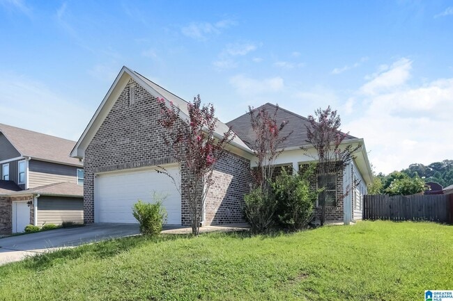 Photo - 140 GREENWOOD Cir
