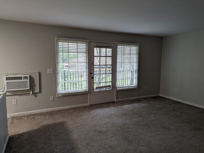 Photo - 723 Whitcomb St