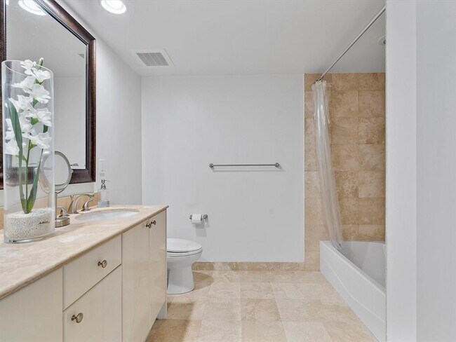 Photo - 1745 E Hallandale Beach Blvd Unidad 1001W