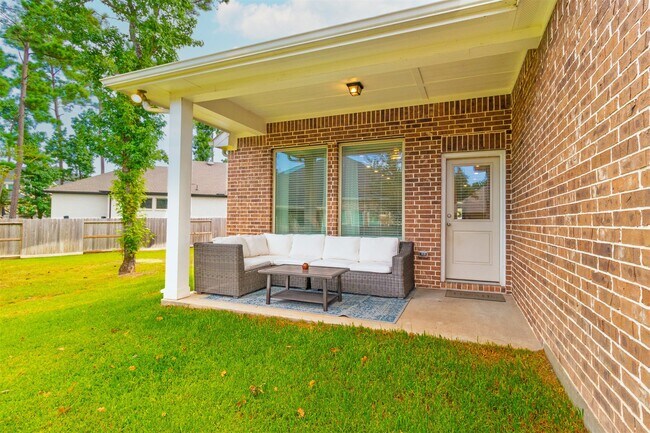 Photo - 323 Fanpalm Ct