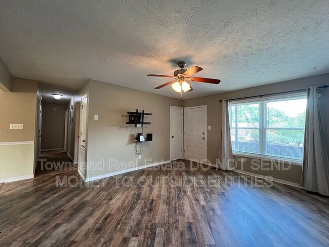 Photo - 420 Mangum Ct