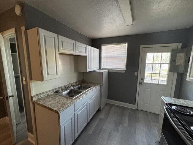 Photo - 4114 Moncrief Rd