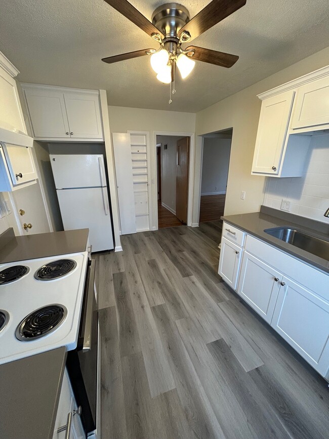 Photo - 318 E Henry Clay St