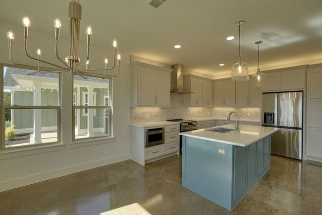 Photo - 300 Red Bird Dr