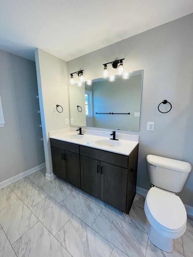 Photo - End Unit Townhouse in Congers Creek