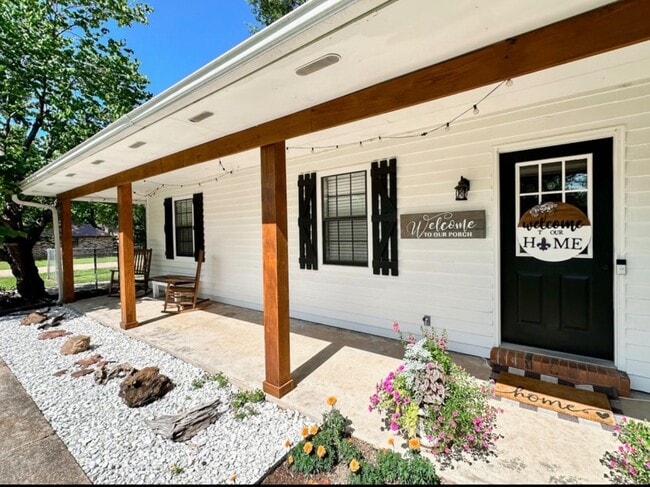 Photo - 154 N Church St