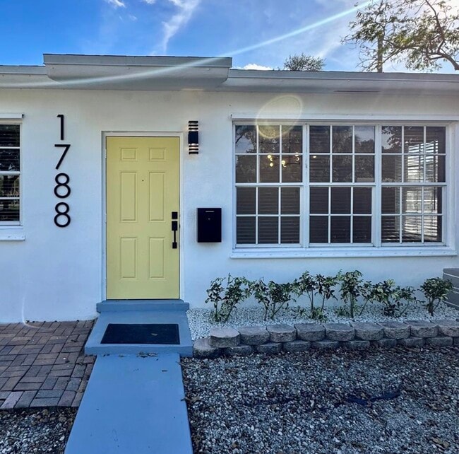 Building Photo - 1788 NE 169th St Unit 1