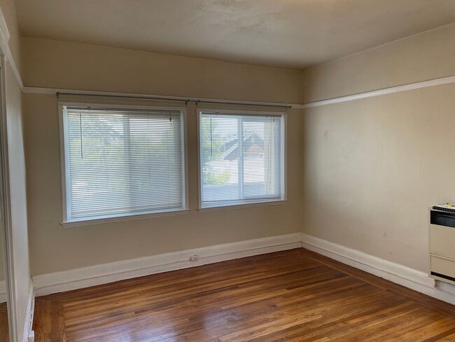 Photo - Very Bright Sunny, Quiet and Cozy location, this unit is Completely Renovated Studio Unidad 58