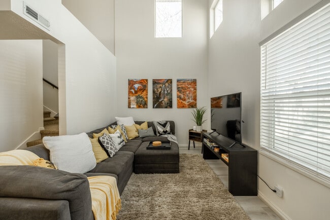 Photo - 924 Lowell Ave S Unidad SI ID1249884P