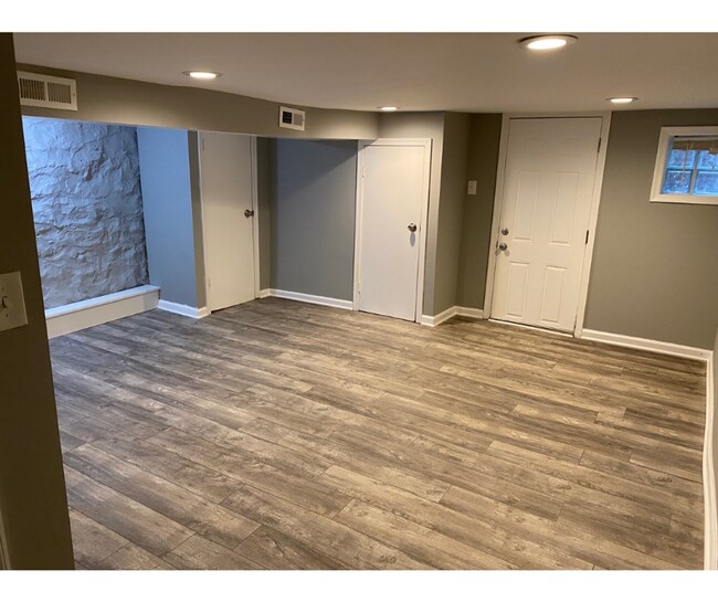 Photo - 2922 Grantley Ave Unidad 4 W/ Priv. Bath Available $850