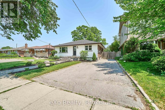 Photo - 111 Riverside Dr N