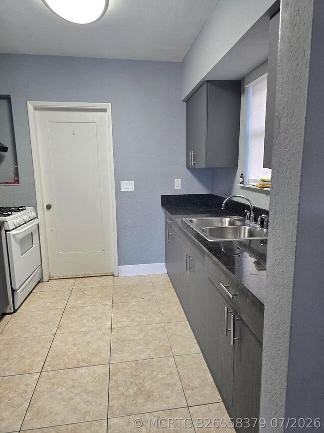 Photo - 305 SW 14th St Unit 1