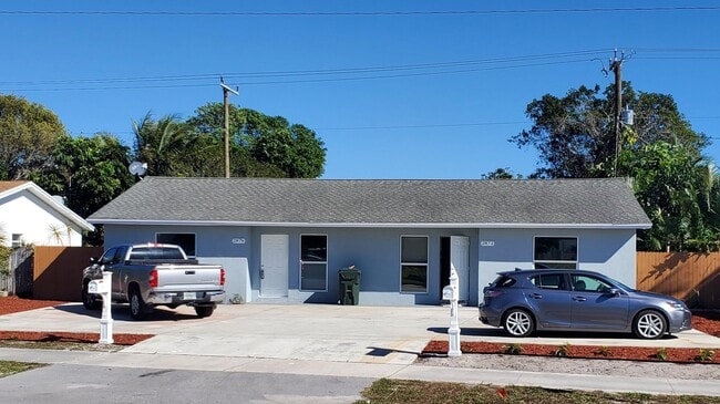 Building Photo - 2876 N Dixie Hwy Rental