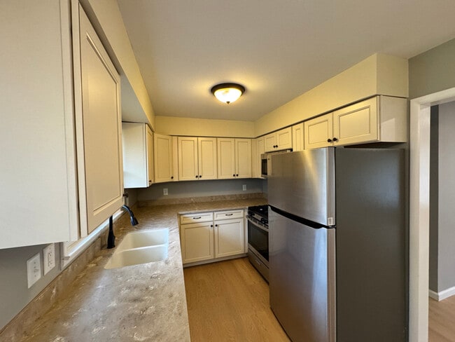 Photo - 1400 E Hanna Ave