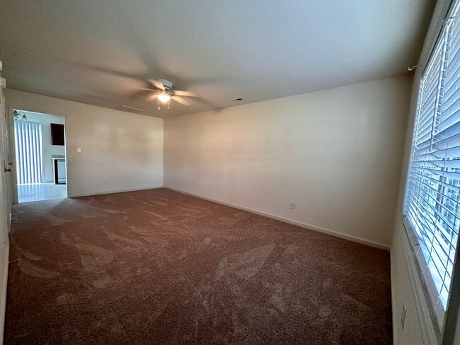 Photo - 105 E Coopers Ct