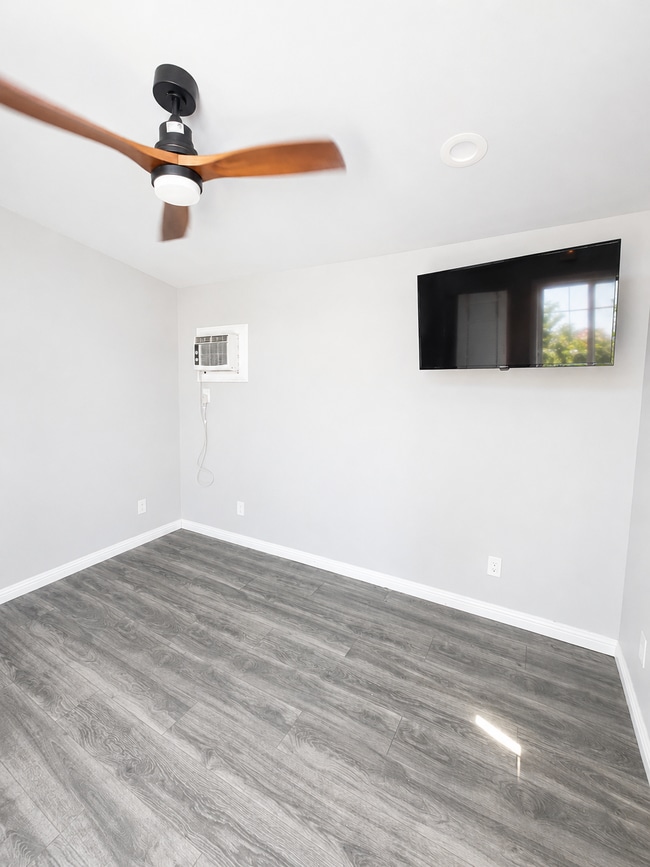 Photo - 9942 Bevis Ave