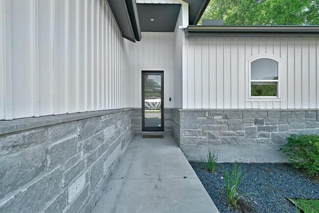 Photo - 4707 Craigwood Dr House