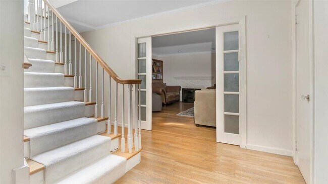 Photo - 17 Hilltop Dr W