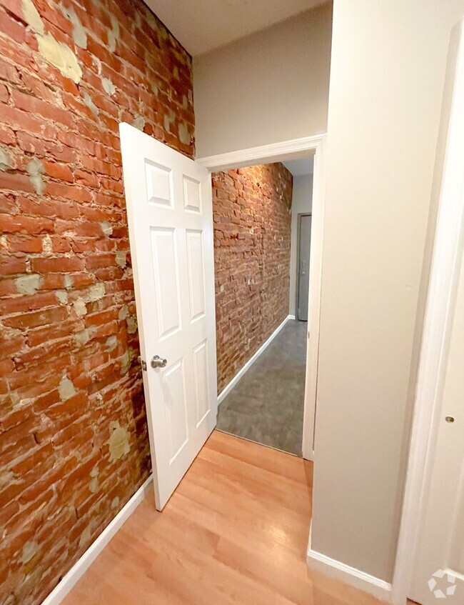Building Photo - 3440 Helen St Unit 1st Floor Rental