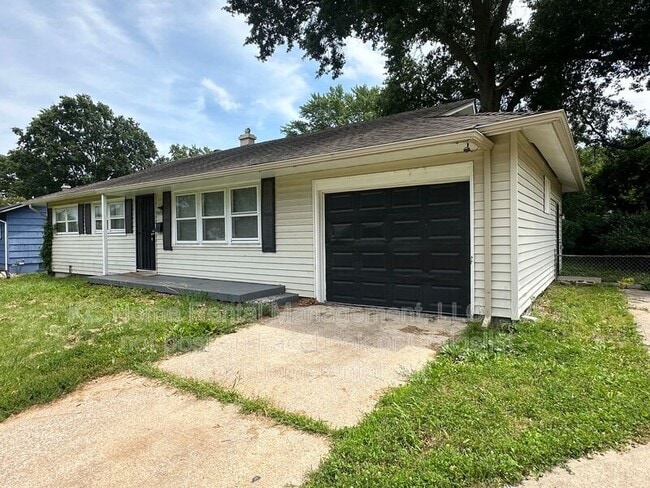 Photo - 9019 Sycamore Way