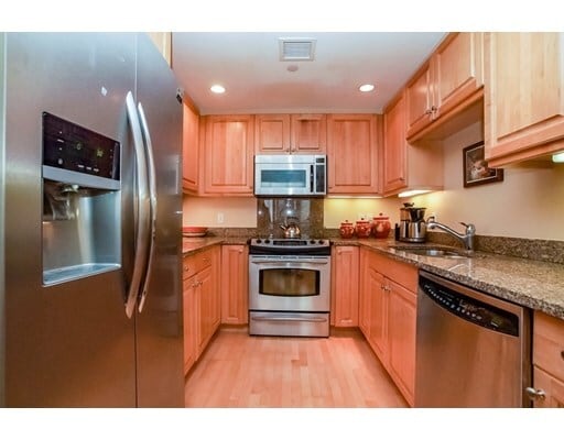 Building Photo - 10 Bowdoin St Unit 515