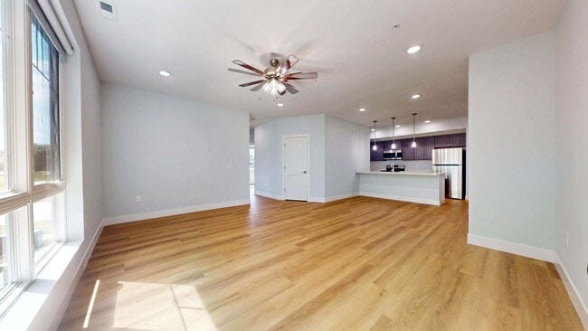 2414 N Neil