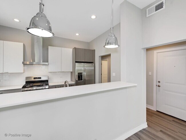 Photo - 3945 N Greenview Ave