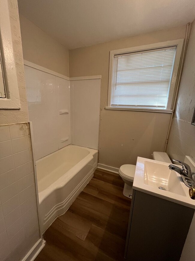 Photo - 2108 Robin St