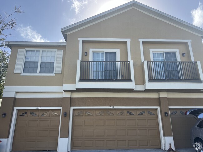 Building Photo - 1939 Estancia Cir Rental