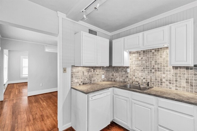 Building Photo - 1320 W Pierce St Unit 2