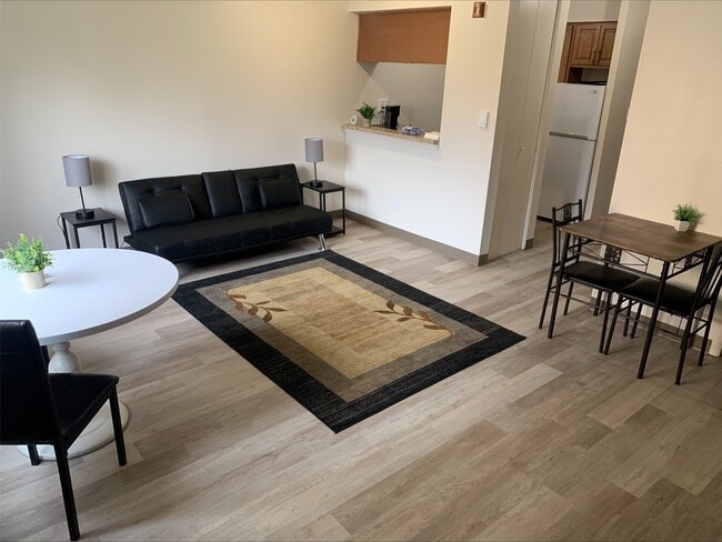 Photo - 8400 Engleman St