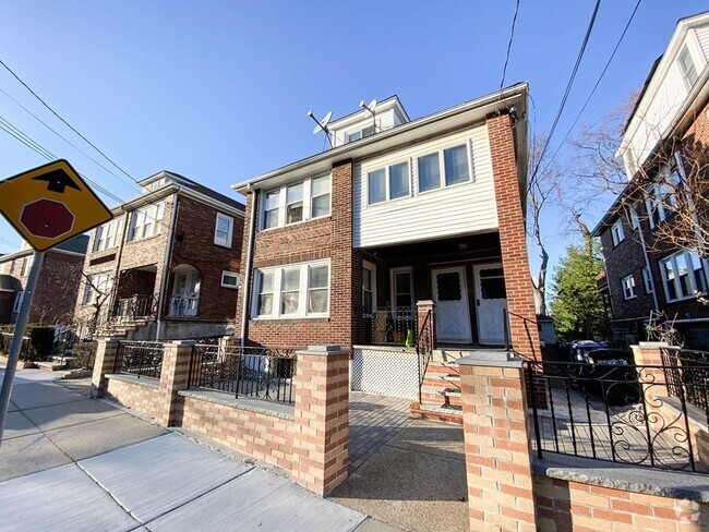 Building Photo - 103 Colborne Rd Rental