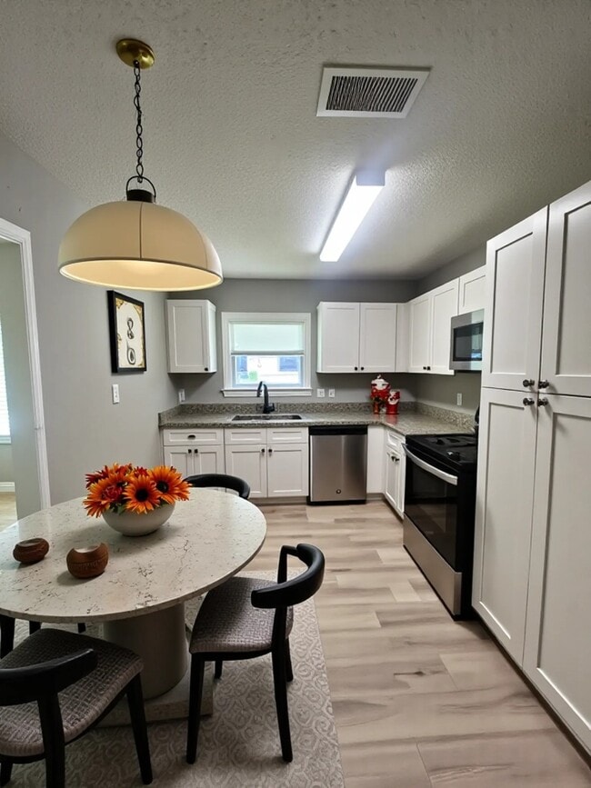 Photo - 2502 N Houston Dr