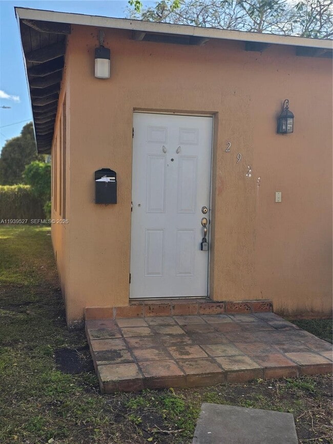 Building Photo - 2924 SW 26th St