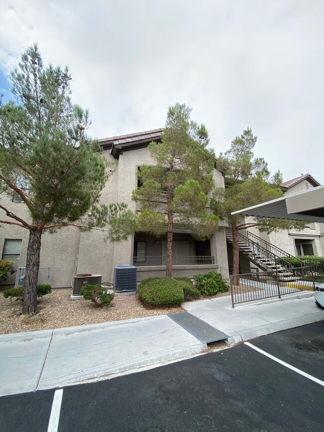 Building Photo - 8250 N Grand Canyon Dr Unit 2013